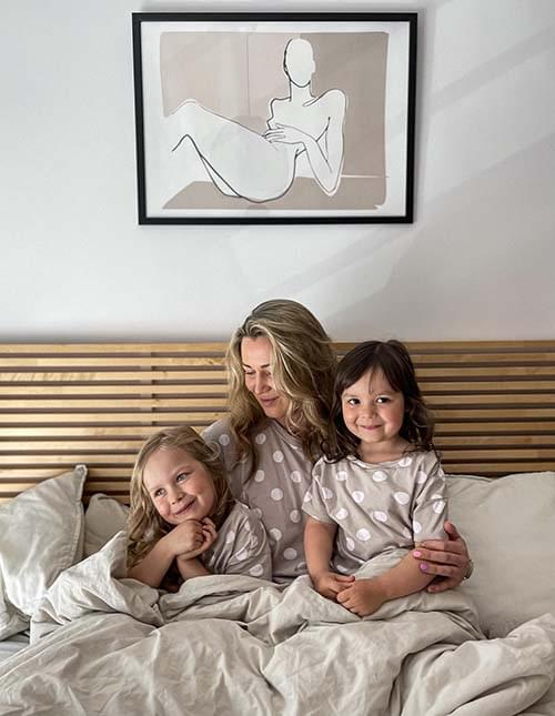 Zdjęcie przedstawiające Panią Katarzynę z jej córkami